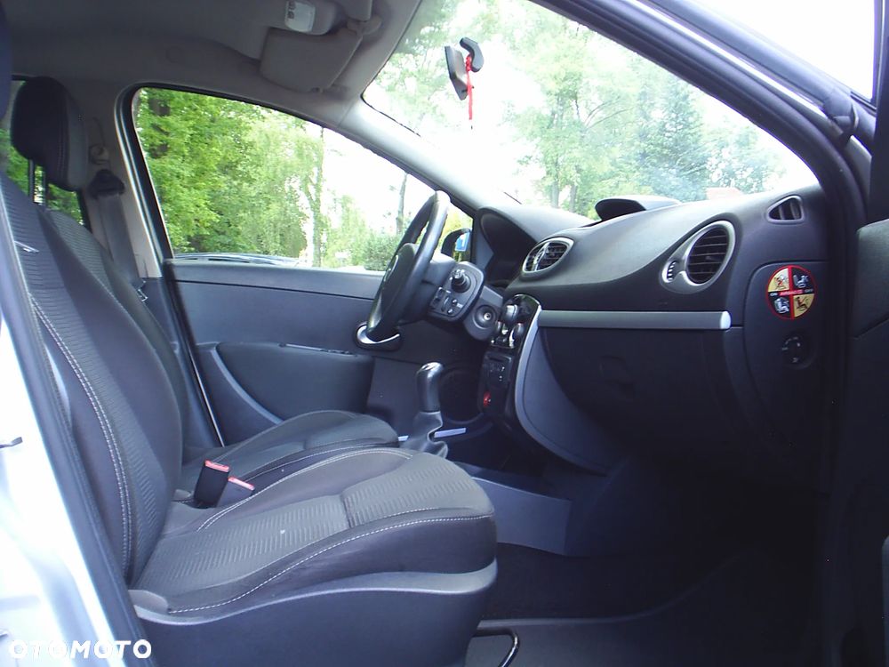 Renault Clio 1.2 16V 75 Dynamique - 10