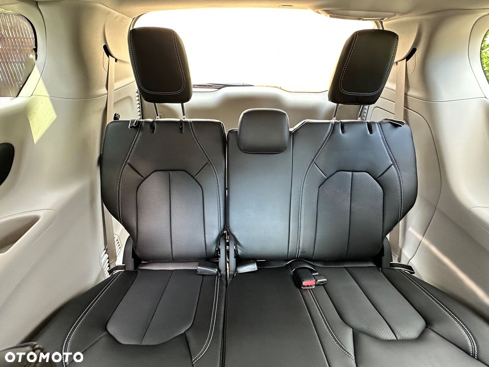 Chrysler Pacifica - 33