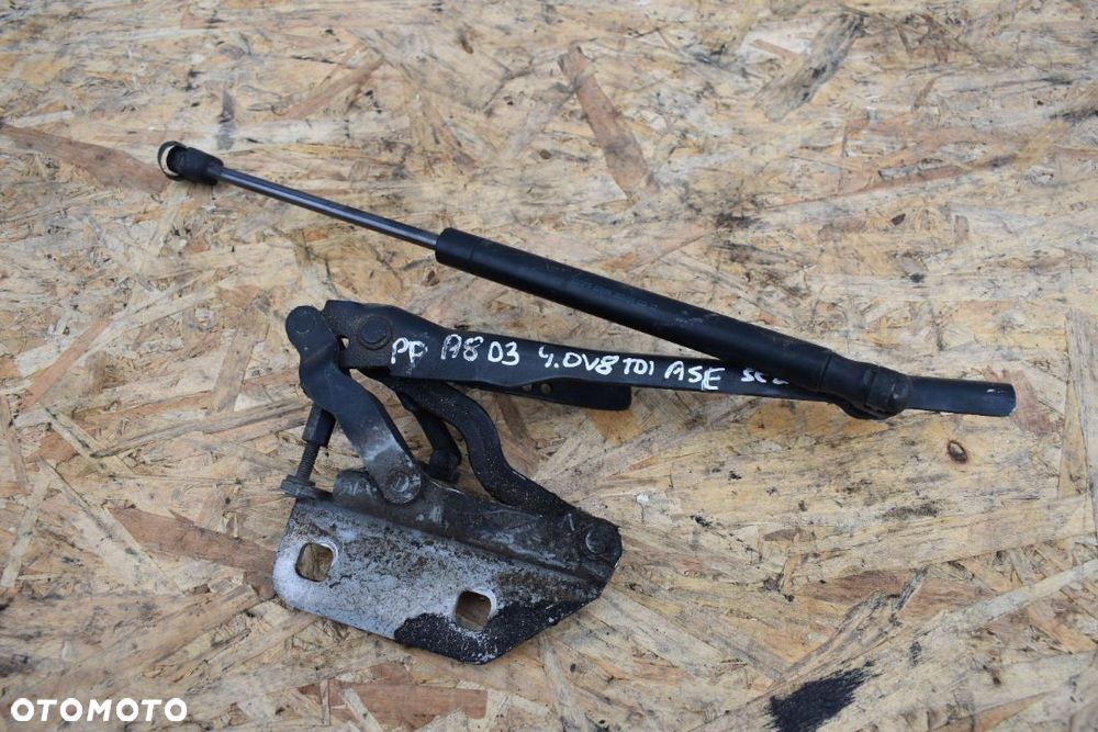 PRAWY ZAWIAS MASKI AUDI A8 D3 4E0823302E - 2