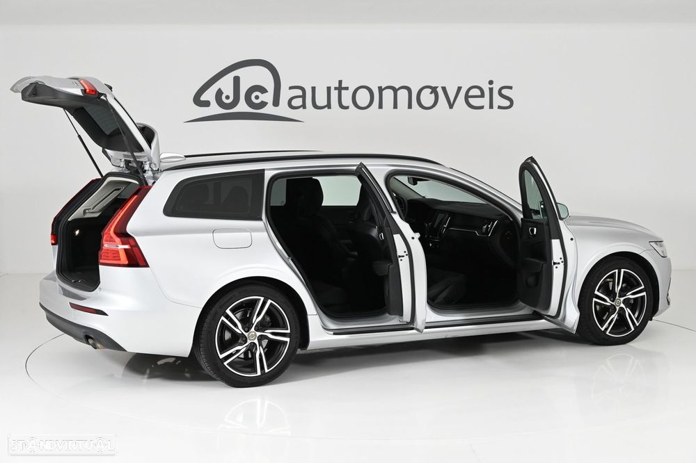 Volvo V60 2.0 D3 Momentum Geartronic - 6