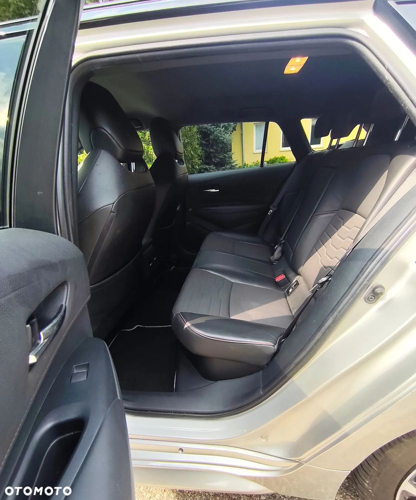 Toyota Corolla 2.0 Hybrid Executive - 22