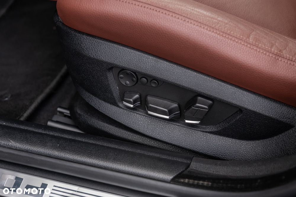 BMW Seria 5 M550d xDrive - 17