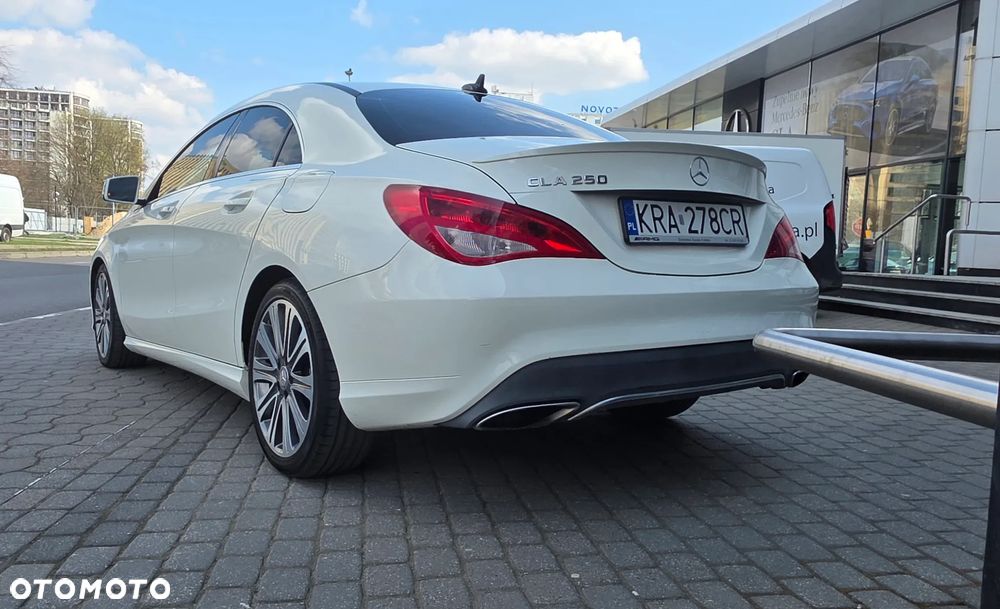 Mercedes-Benz CLA 250 7G-DCT UrbanStyle Edition - 4