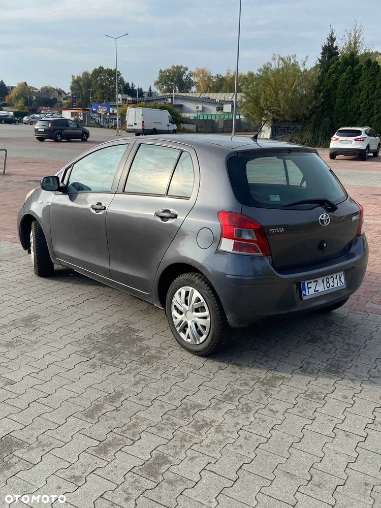 Toyota Yaris - 4