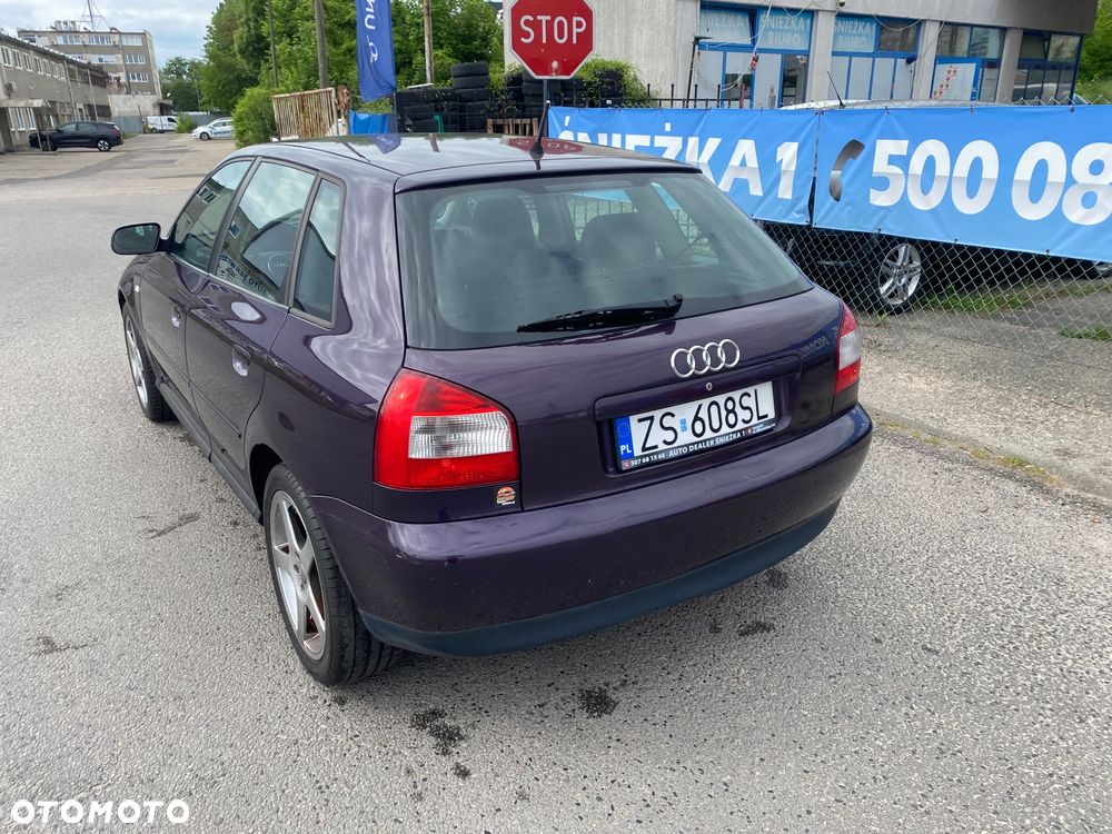 Audi A3 Sportback 1.8 Ambiente - 17