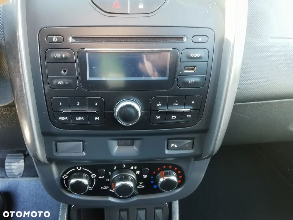 Dacia Duster 1.2 TCe Celebration S&S EU6 - 13