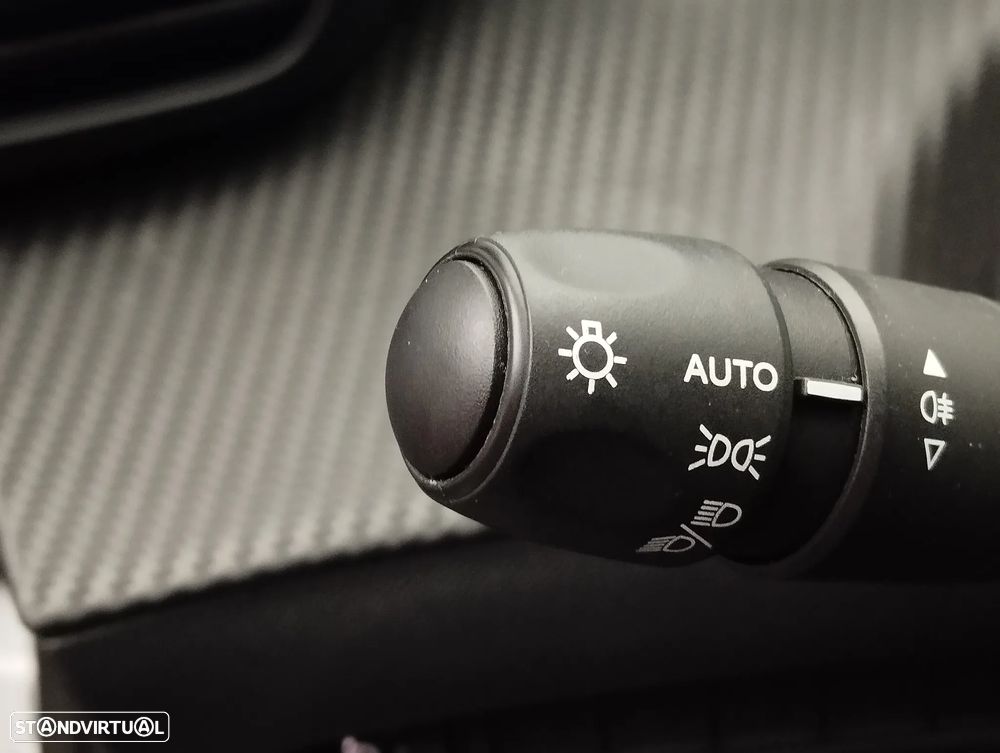 Peugeot 2008 1.2 PureTech Allure - 23