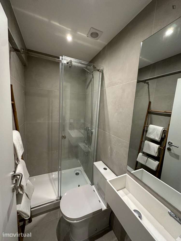 Quarto - localizado em Almada Lisbon - Grande imagem: 2/15