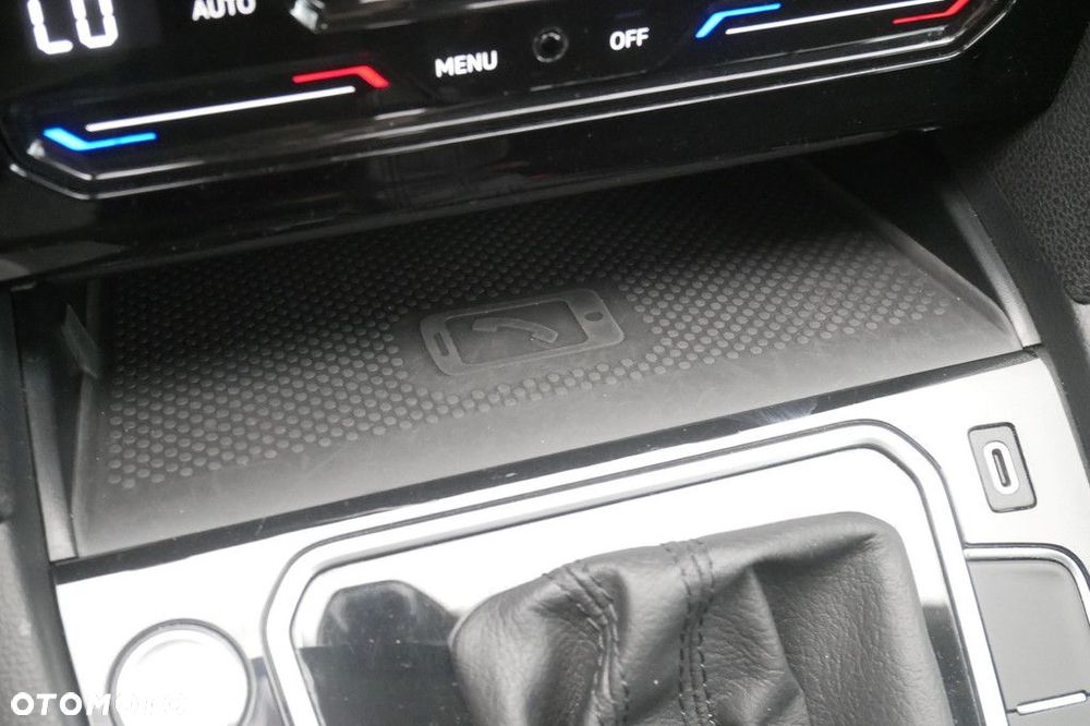 Volkswagen Passat Variant 2.0 TSI Business DSG - 22