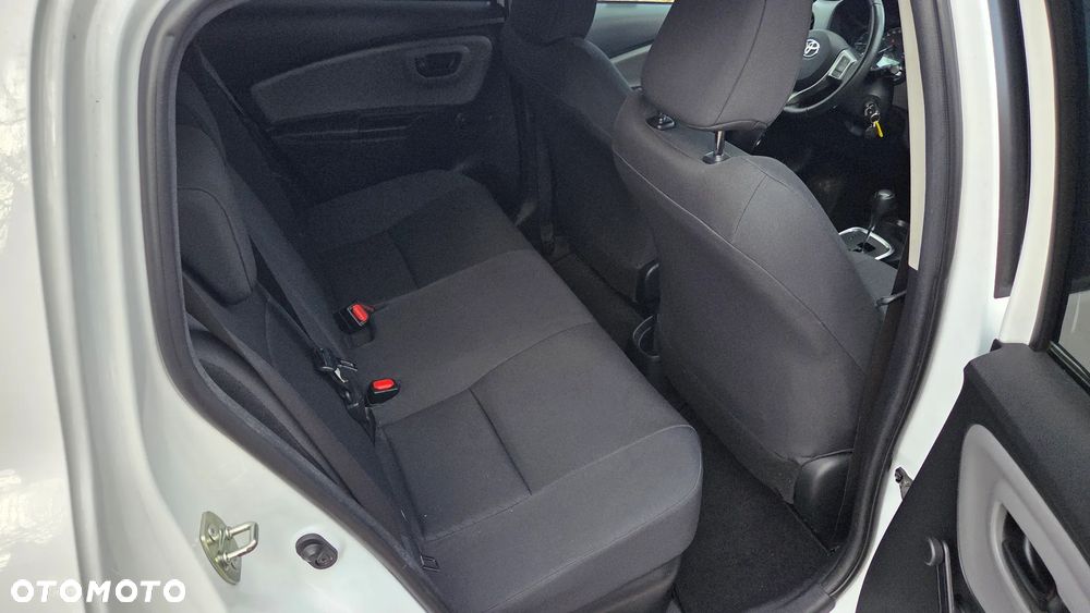 Toyota Yaris Hybrid 100 Active - 14