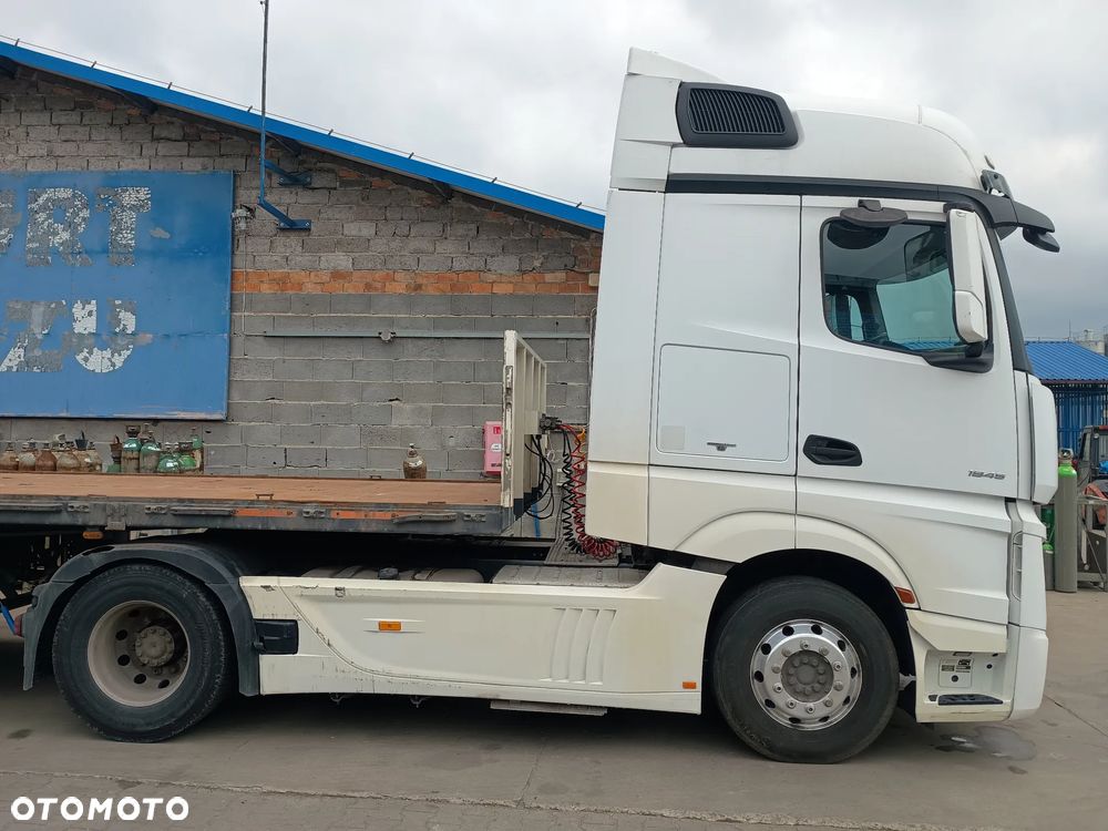 Mercedes-Benz ACTROS - 4