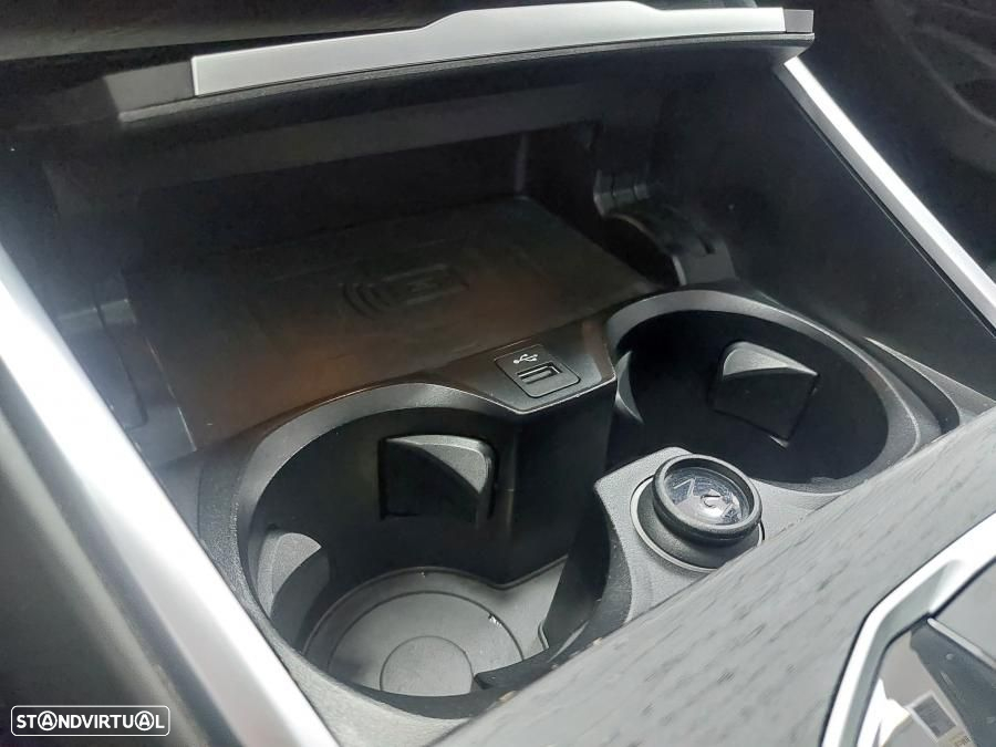 BMW 330 e Pack 50 anos M Auto - 40