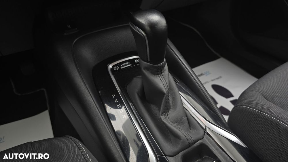 Toyota Corolla 1.8 HSD Business - 17