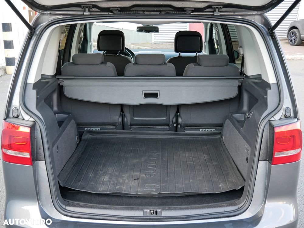 Volkswagen Touran - 19