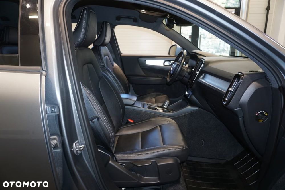 Volvo XC 40 T4 AWD Geartronic Momentum - 4