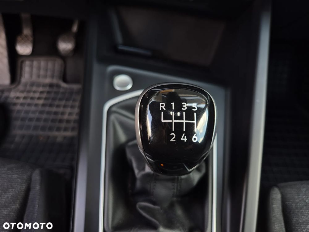 Volkswagen Golf 1.5 TSI BMT Comfortline - 18