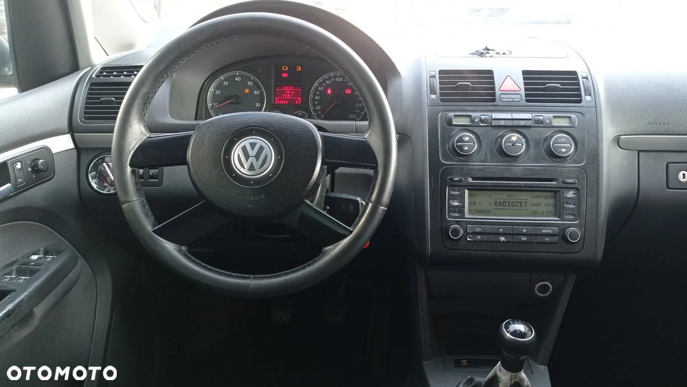 Volkswagen Touran 1.6 FSI Trendline - 36