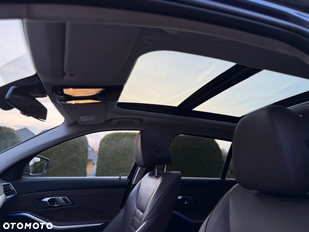 BMW Seria 3 320d xDrive Luxury Line sport - 35