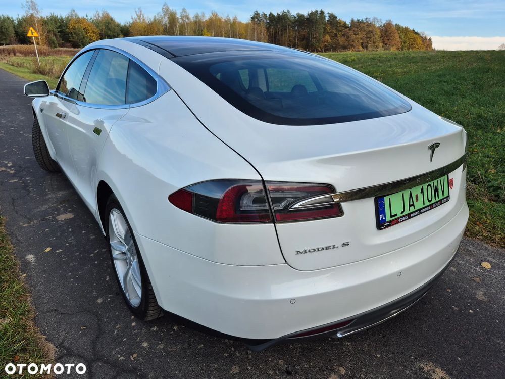 Tesla Model S - 3