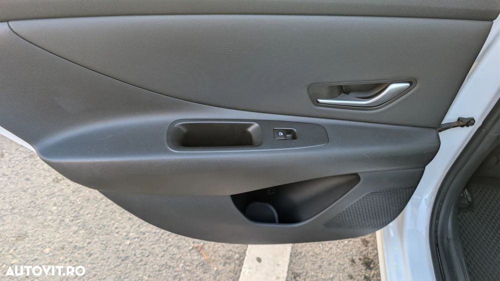 Hyundai Elantra - 7