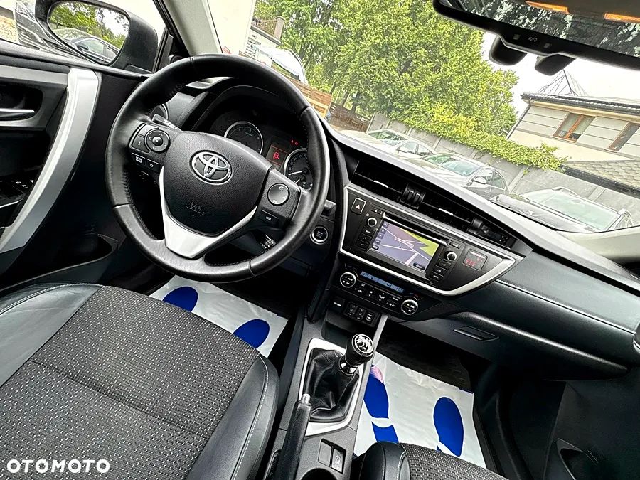 Toyota Auris 2.0 D-4D Executive - 29