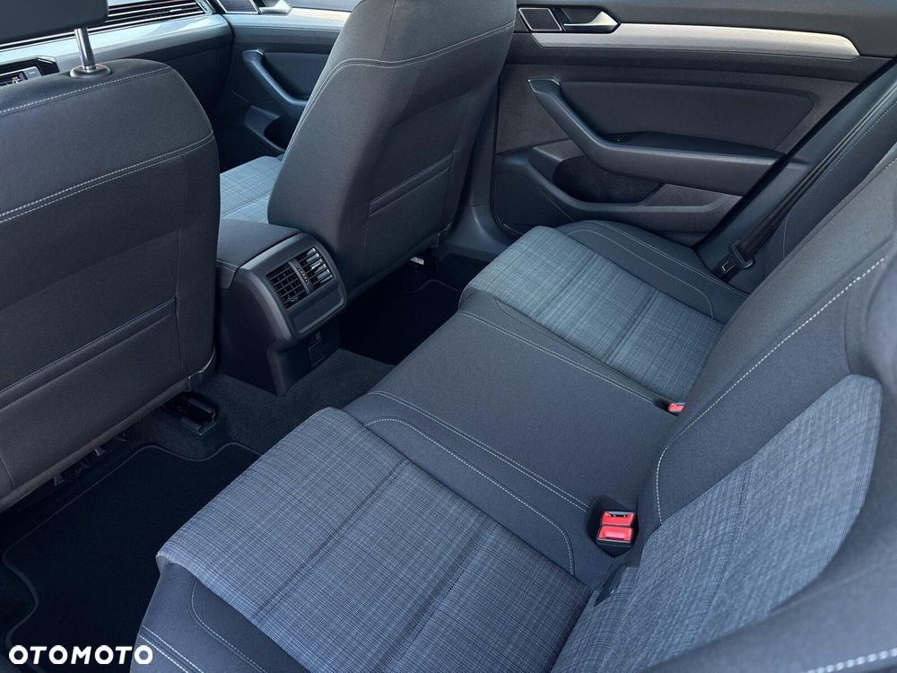 Volkswagen Passat - 14