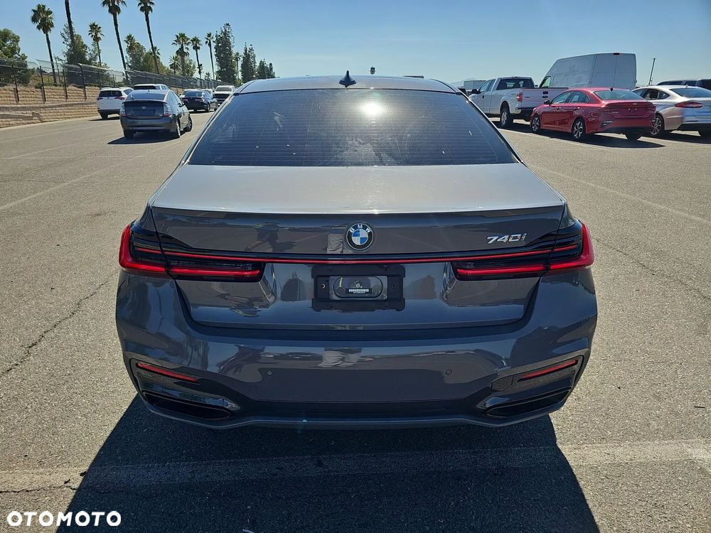 BMW Seria 7 740i sport - 5
