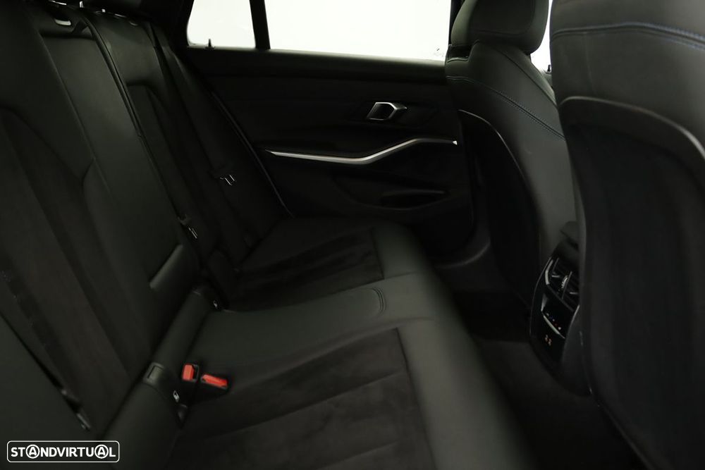 BMW 320 d Pack Desportivo M Auto - 19