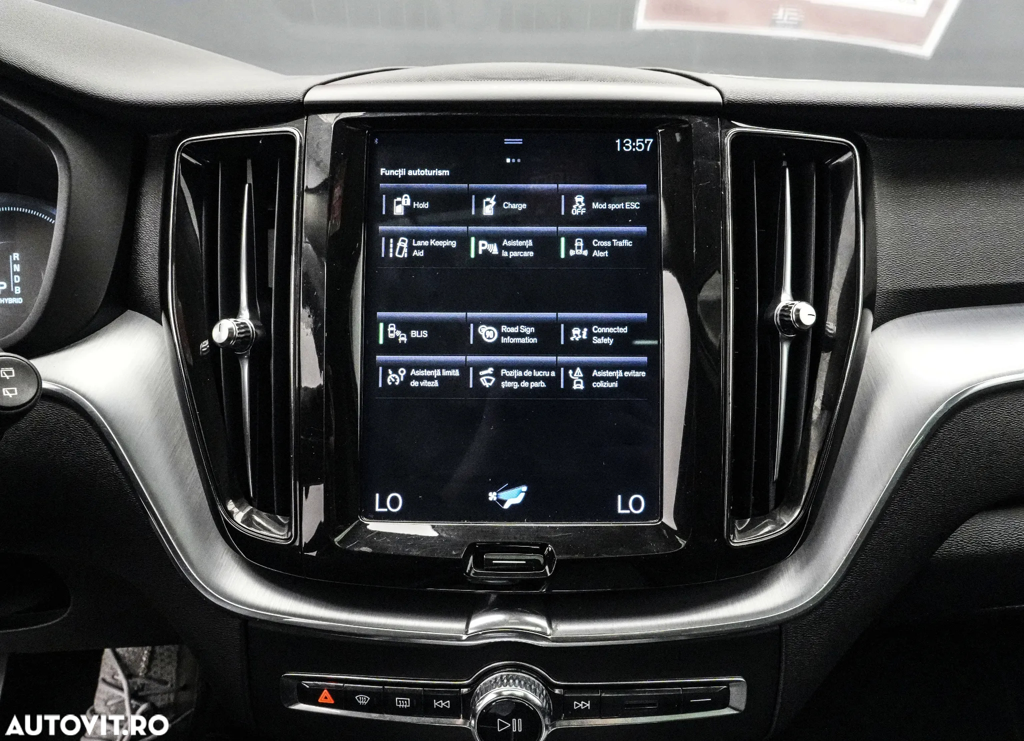 Volvo XC 60 T8 Twin Engine AWD Momentum Pro - 24