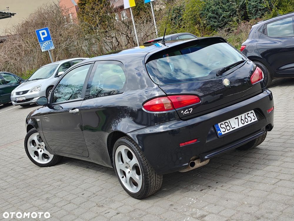 Alfa Romeo 147 1.9 JTD 16V Black Line - 6