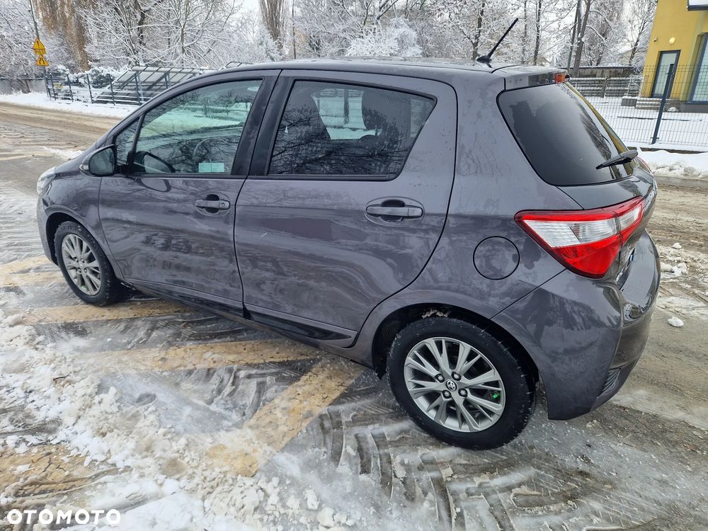 Toyota Yaris 1.5 Premium CVT - 32