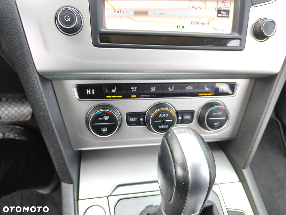 Volkswagen Passat 2.0 TDI SCR DSG Comfortline - 16