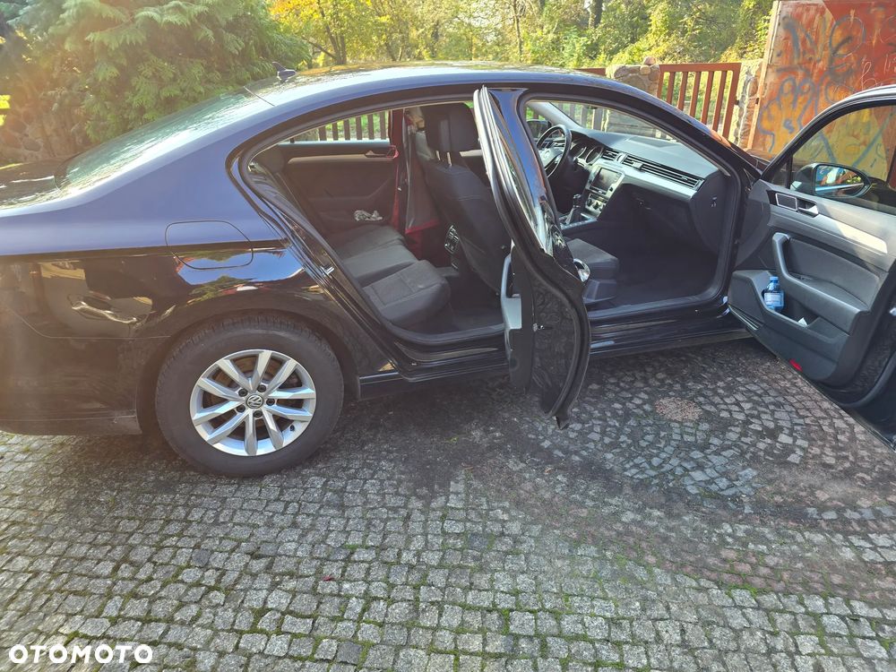 Volkswagen Passat - 12