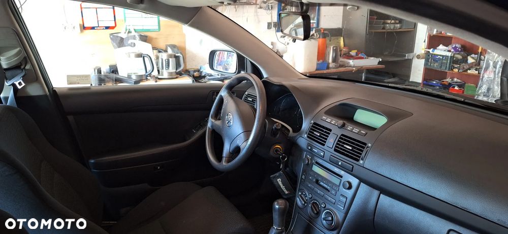 Toyota Avensis 1.6 VVT-i Terra - 15
