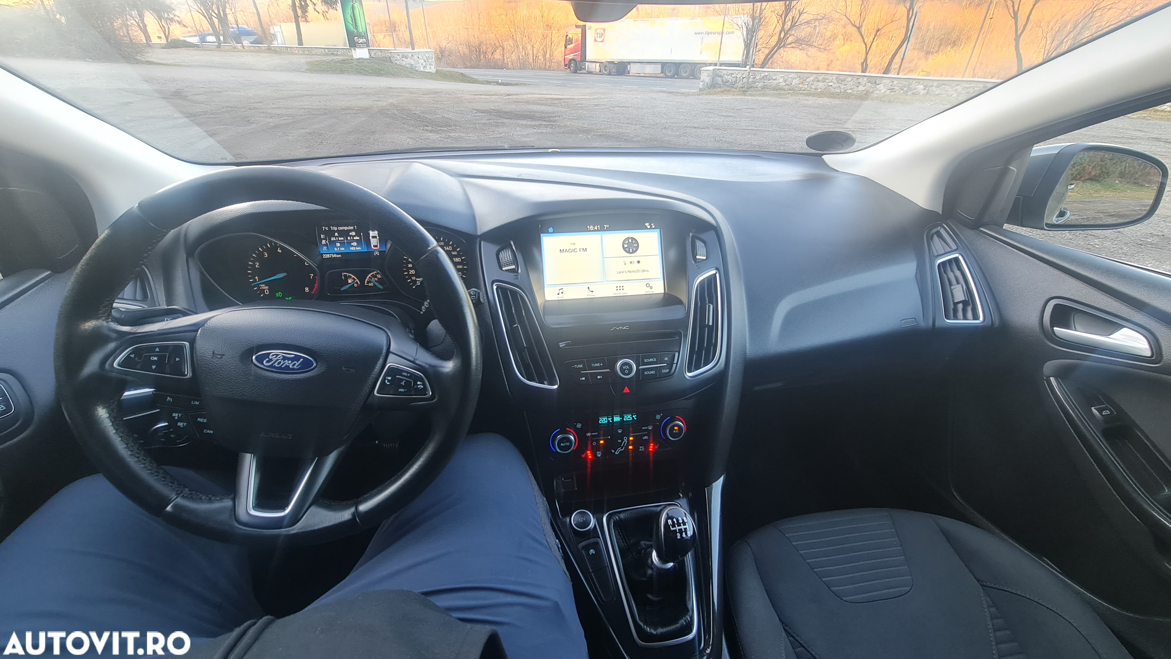 Ford Focus 1.0 EcoBoost Titanium - 11