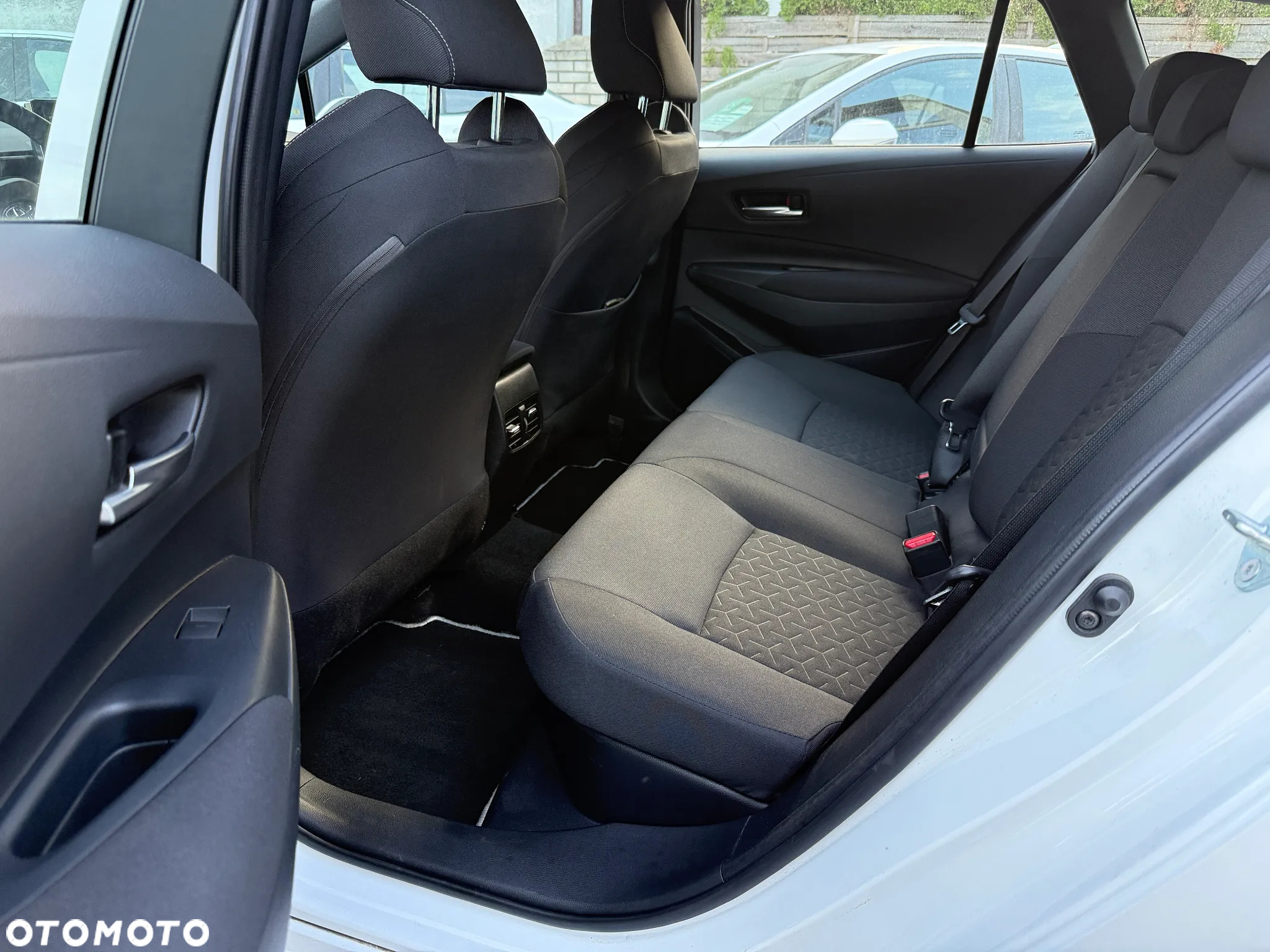 Toyota Corolla 1.8 Hybrid Comfort - 9