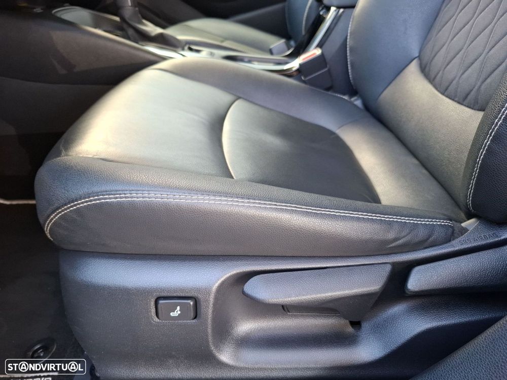 Toyota Corolla SD 1.8 Hybrid Luxury - 28