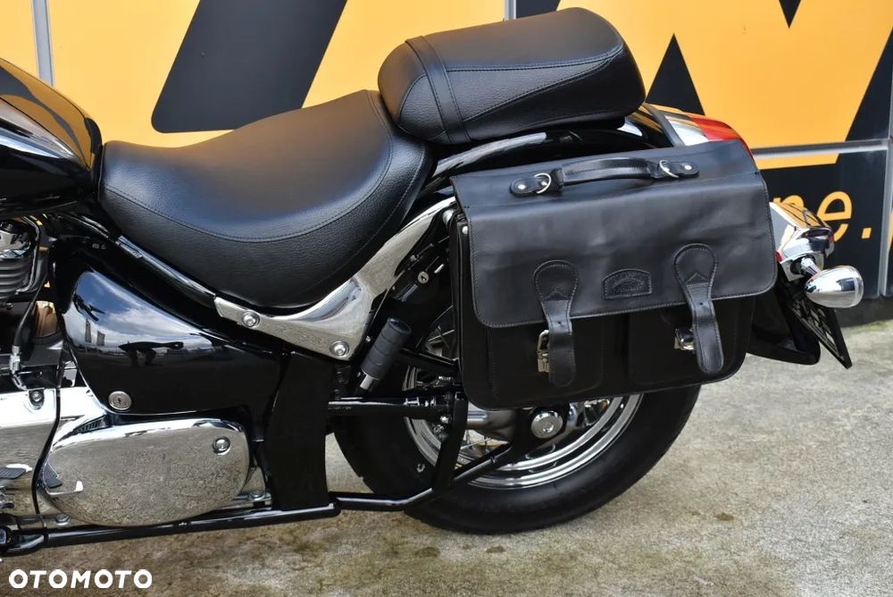 Suzuki Intruder - 10