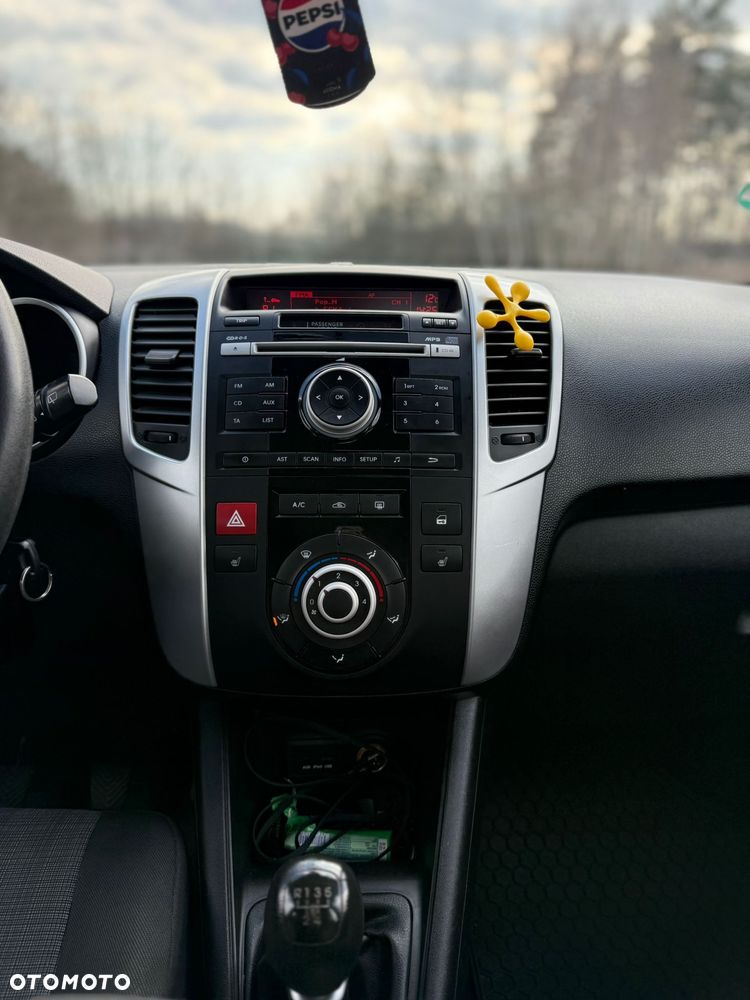 Kia Venga 1.6 L - 5