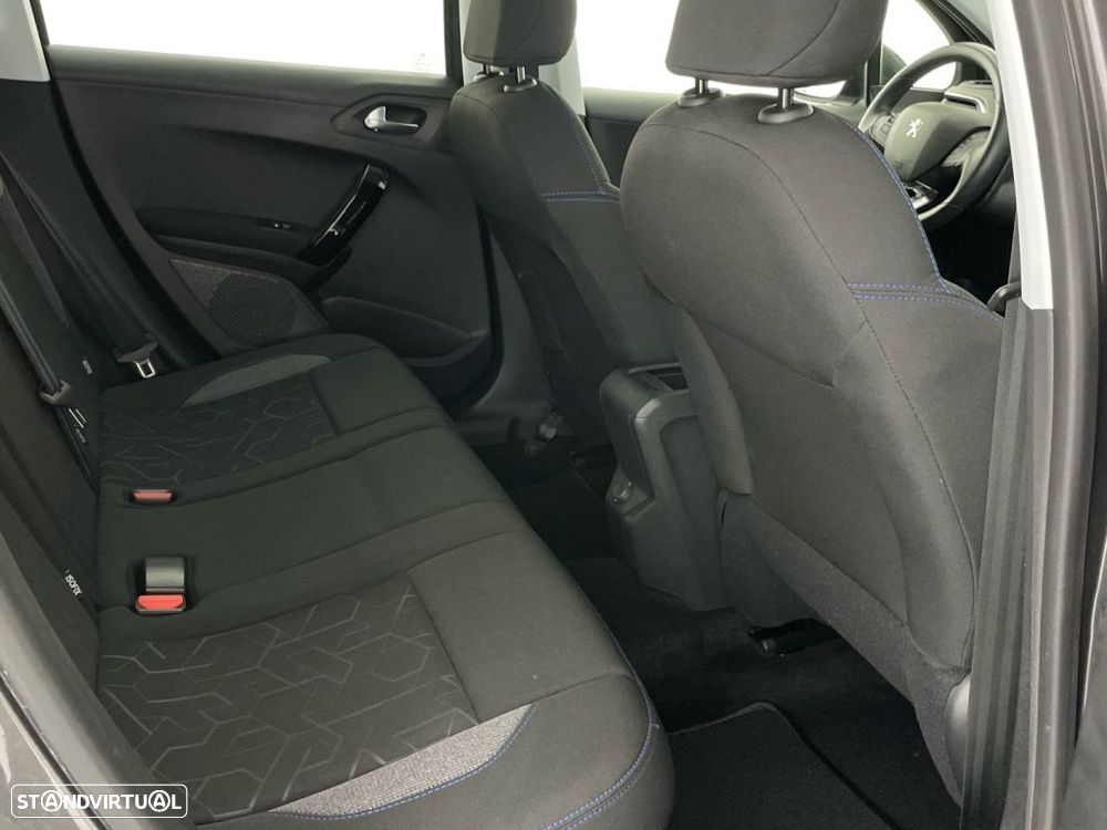 Peugeot 2008 1.2 PureTech Signature - 25
