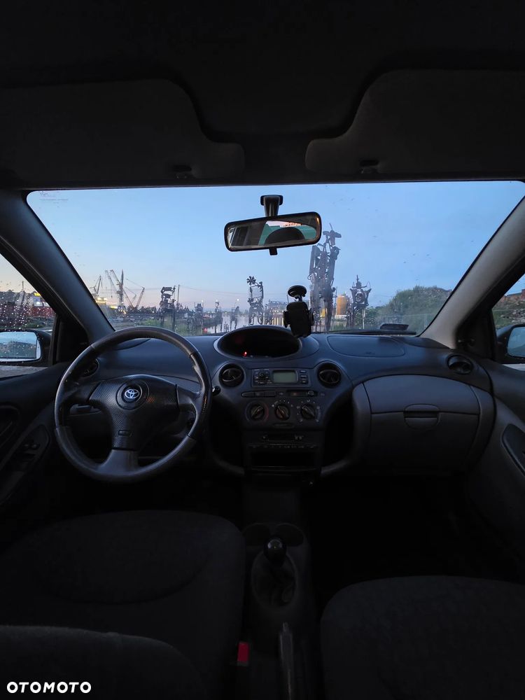 Toyota Yaris 1.0 Terra - 9