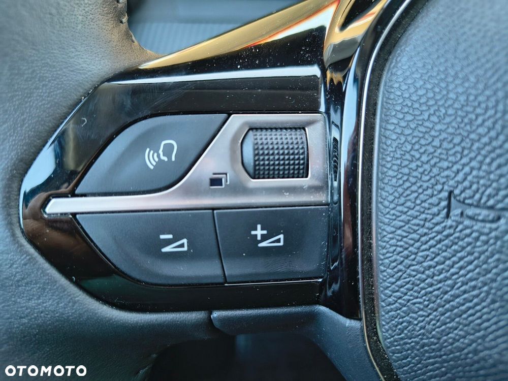 Peugeot 208 - 16
