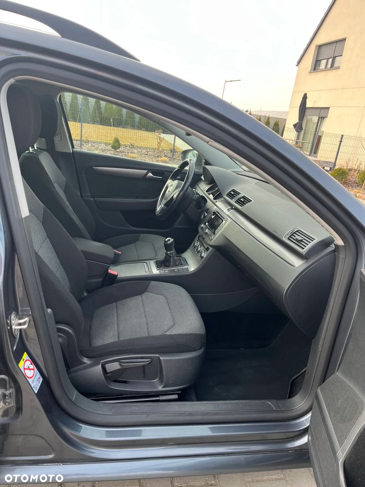 Volkswagen Passat 2.0 TDI Comfortline - 12