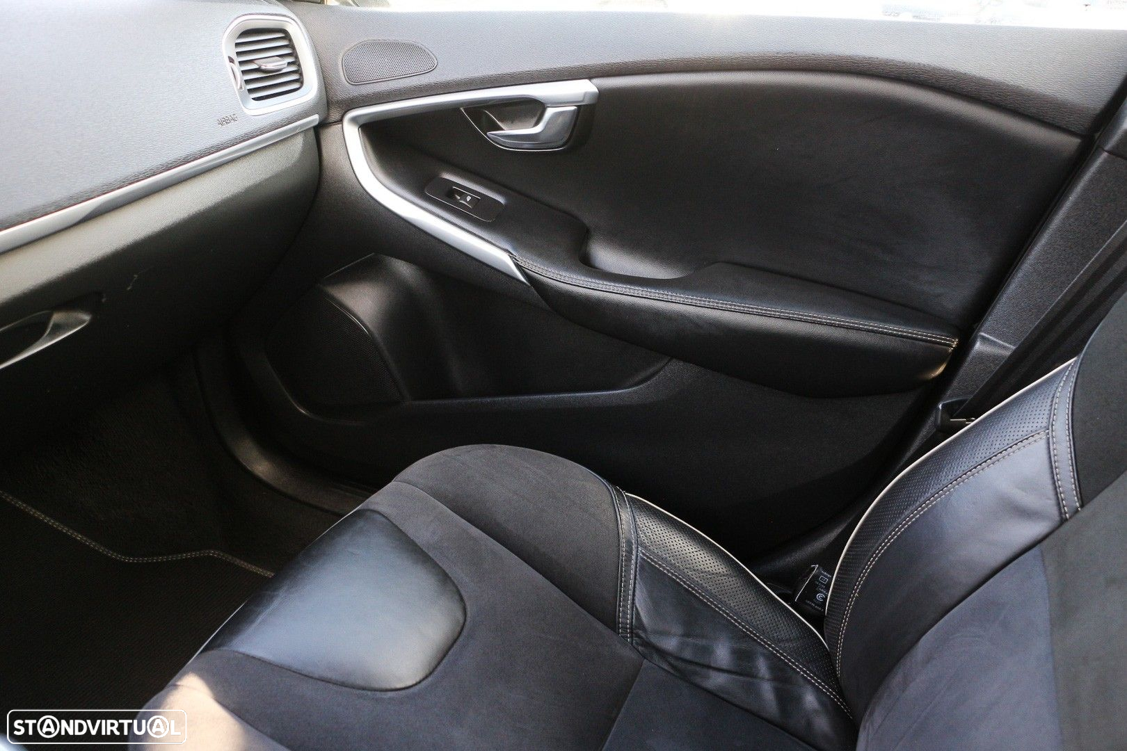 Volvo V40 1.6 D2 Eco R-Design - 17
