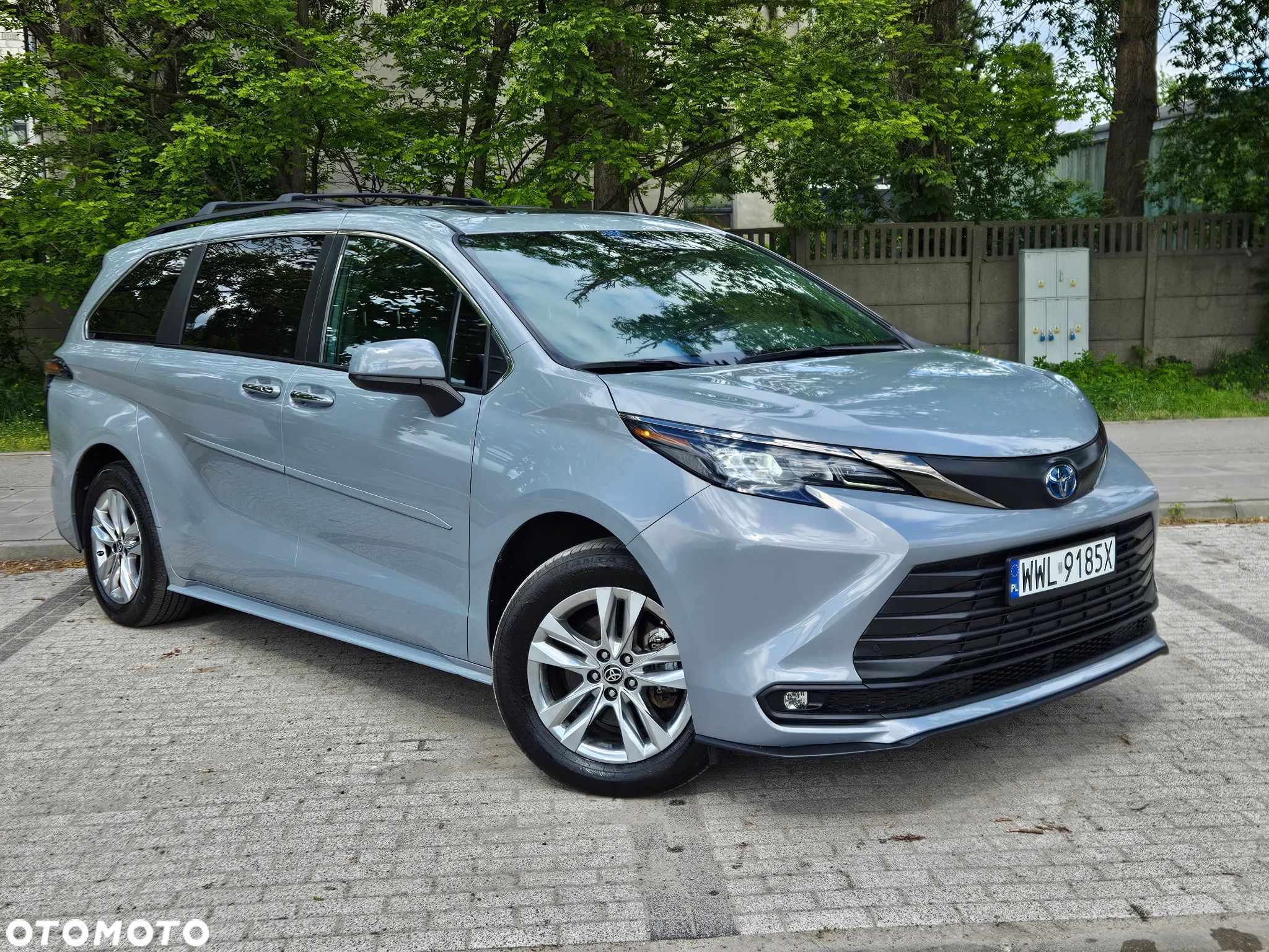 Toyota Sienna - 1