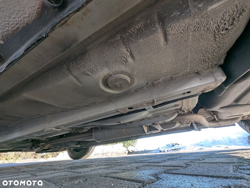 Toyota Yaris 1.3 - 18