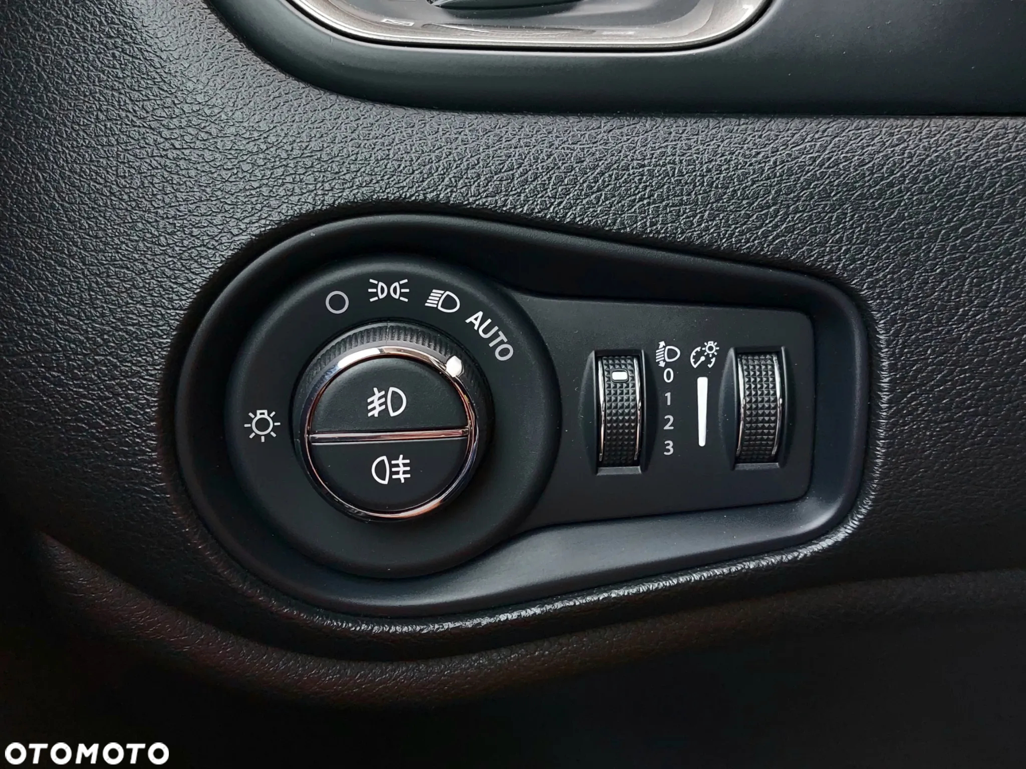 Jeep Renegade 1.4 MultiAir Limited - 38