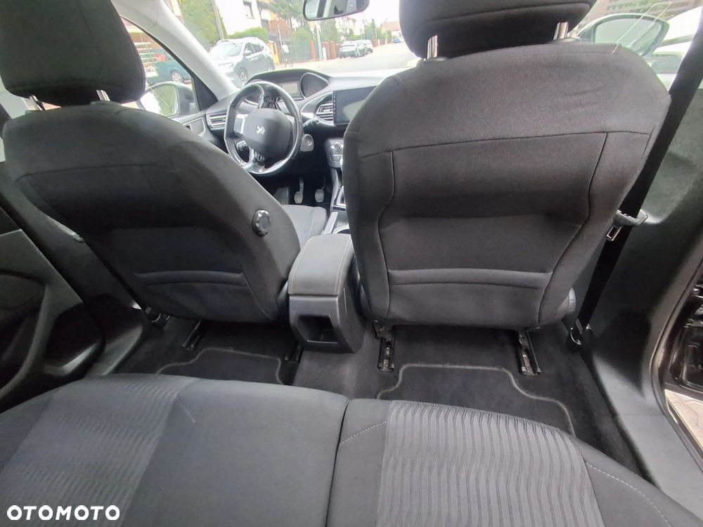 Peugeot 308 1.6 BlueHDi Allure S&S - 16