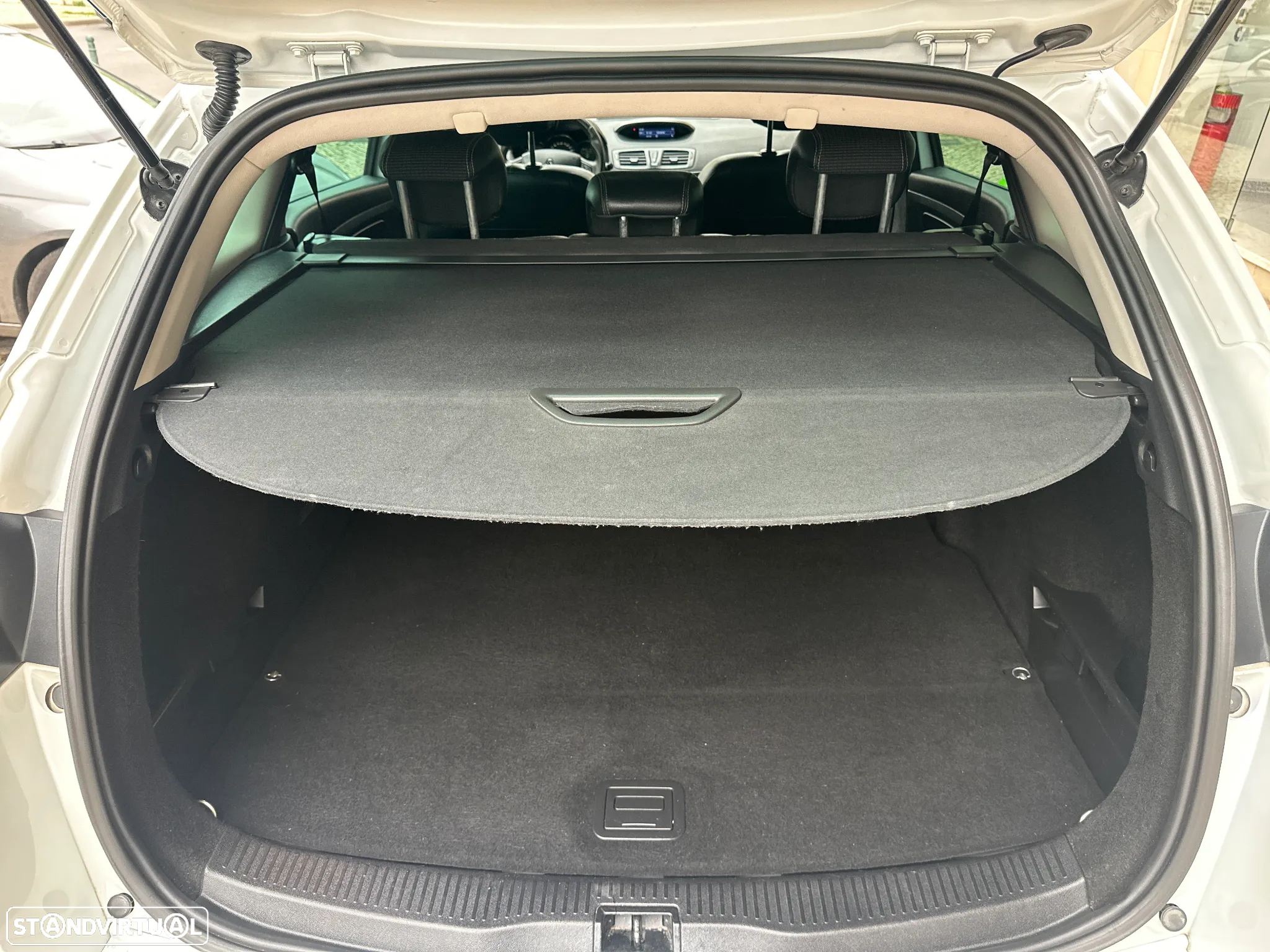 Renault Mégane Sport Tourer 1.5 dCi GT Line SS - 29