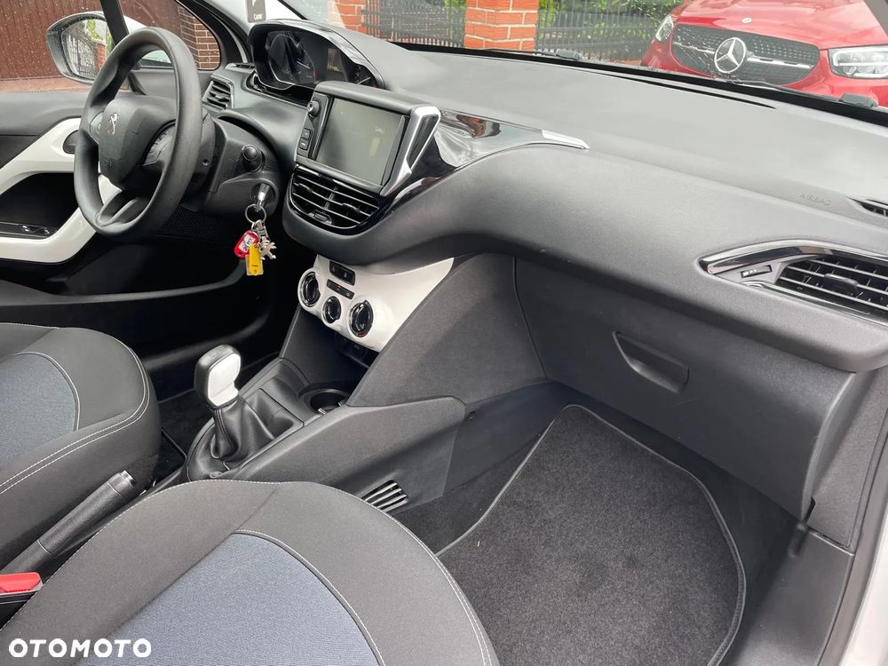 Peugeot 208 - 3